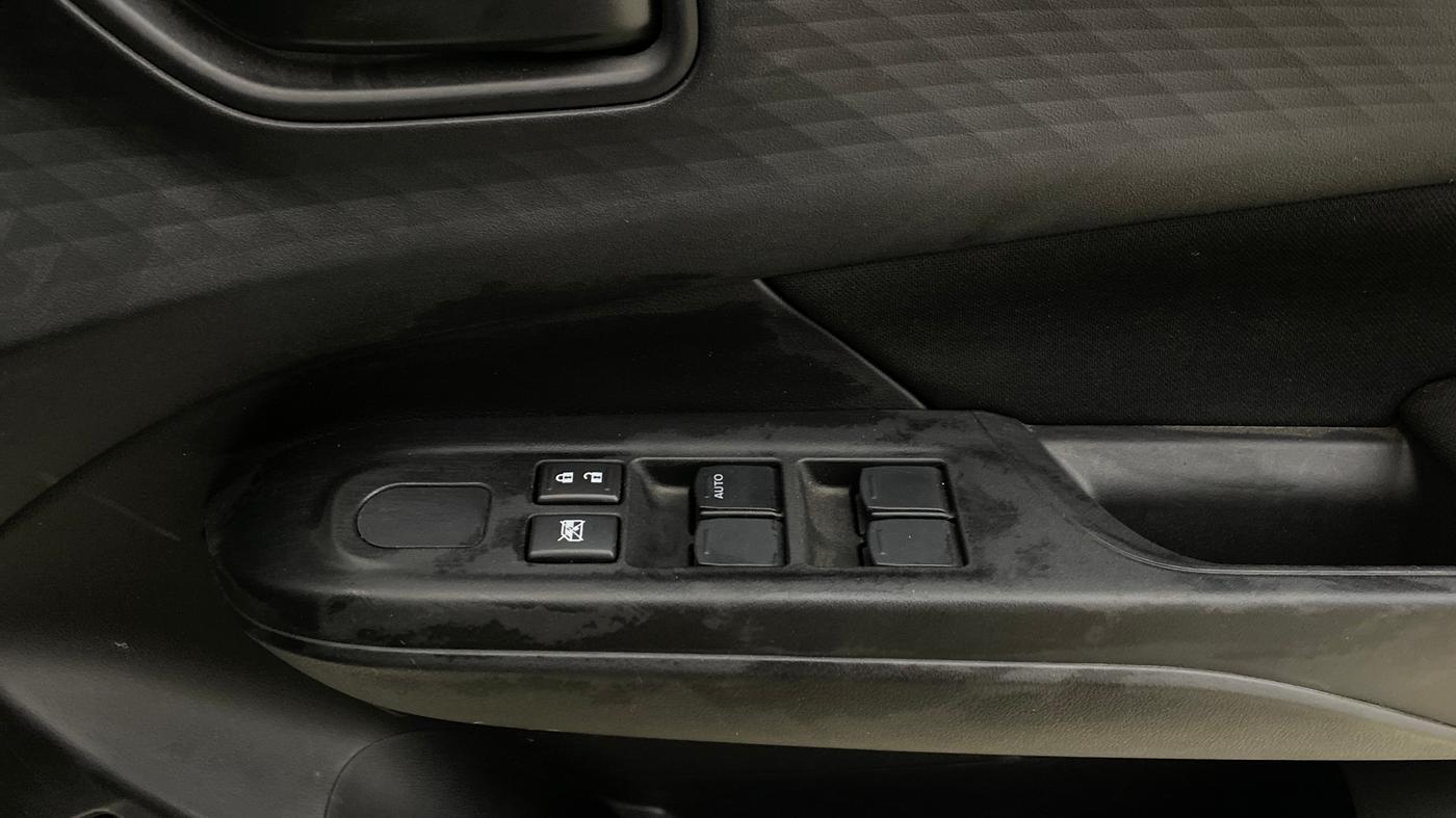 2024 Maruti Swift LXi, Petrol, Manual, 1,980 km, Driver Side Door Panels Control
