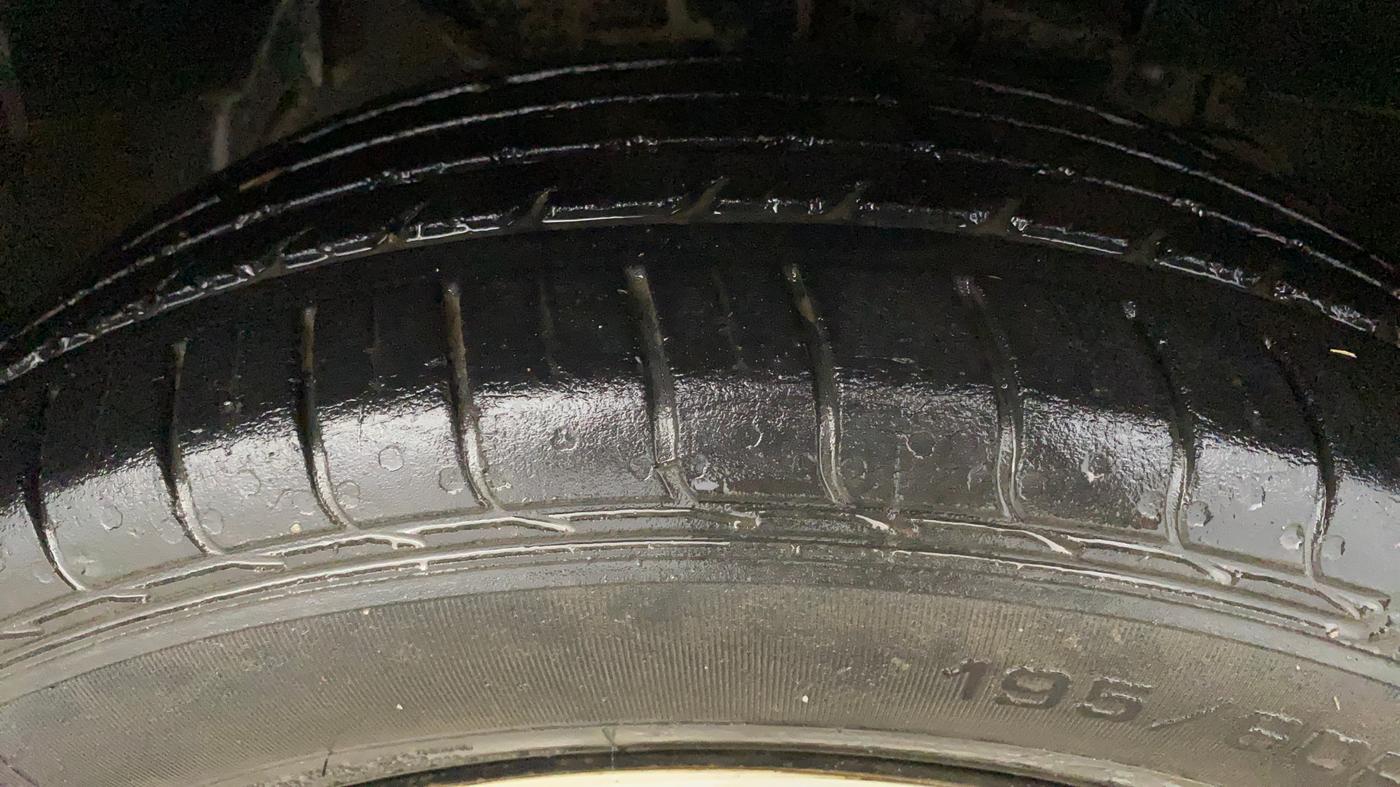 2019 Tata NEXON XM PETROL, Petrol, Manual, 42,042 km, Right Front Tyre Tread