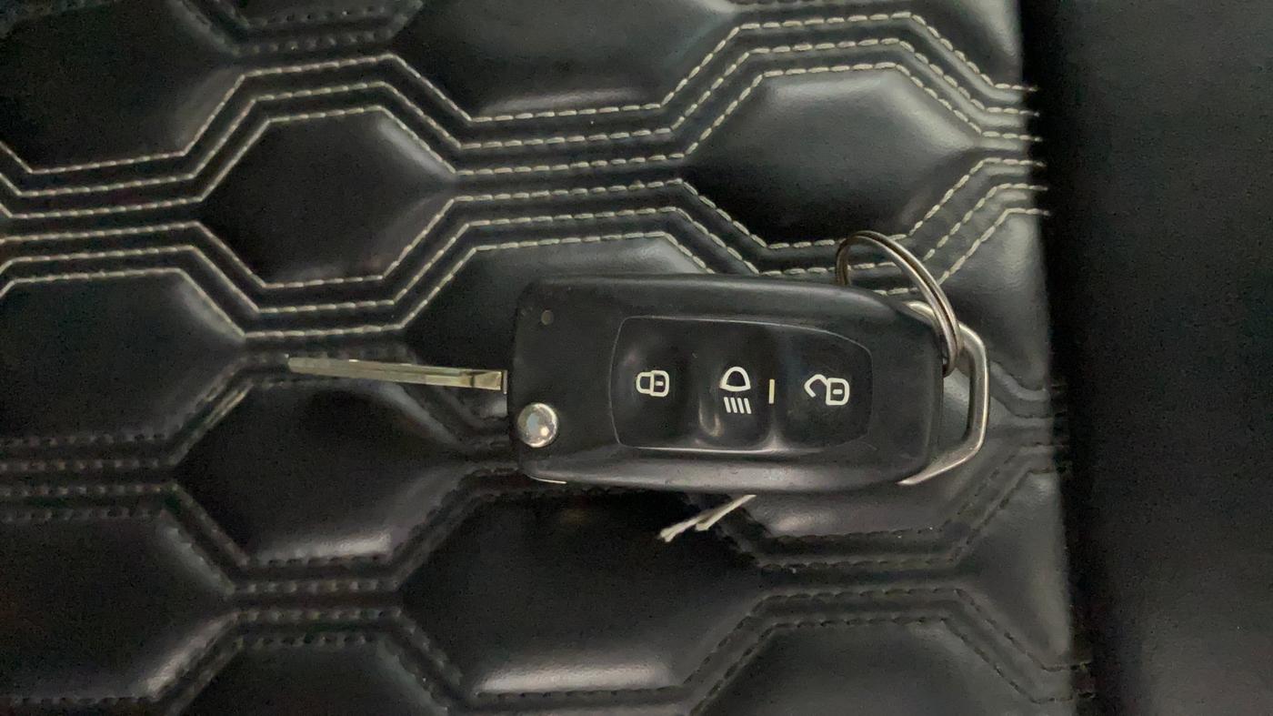2019 Tata NEXON XM PETROL, Petrol, Manual, 42,042 km, Key Close Up