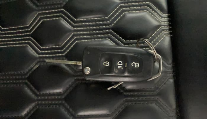 2019 Tata NEXON XM PETROL, Petrol, Manual, 41,924 km, Key Close Up