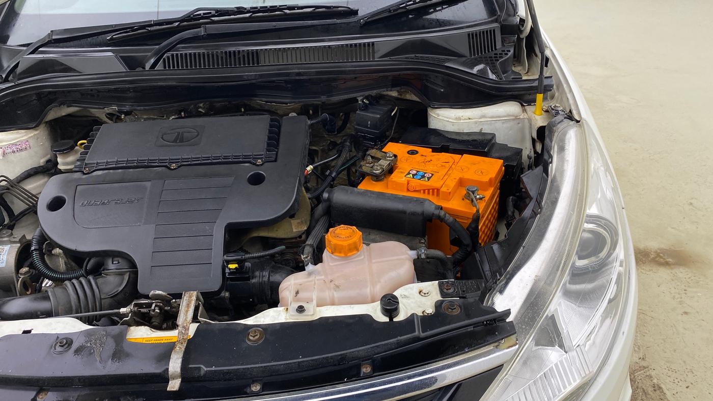 2016 Tata Zest XT 90PS DIESEL, Diesel, Manual, 1,09,167 km, Engine View - Left