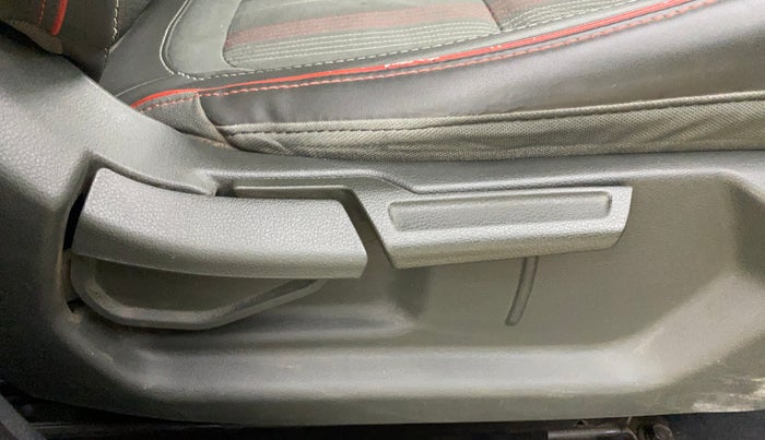 2019 Hyundai VENUE SX PLUS 1.0 TURBO DCT DUAL TONE, Petrol, Automatic, 64,818 km, Driver Side Adjustment Panel