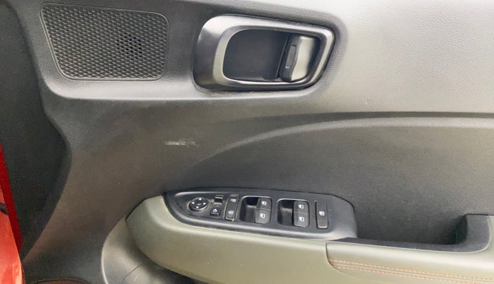 2019 Hyundai VENUE SX PLUS 1.0 TURBO DCT DUAL TONE, Petrol, Automatic, 64,818 km, Driver Side Door Panels Control