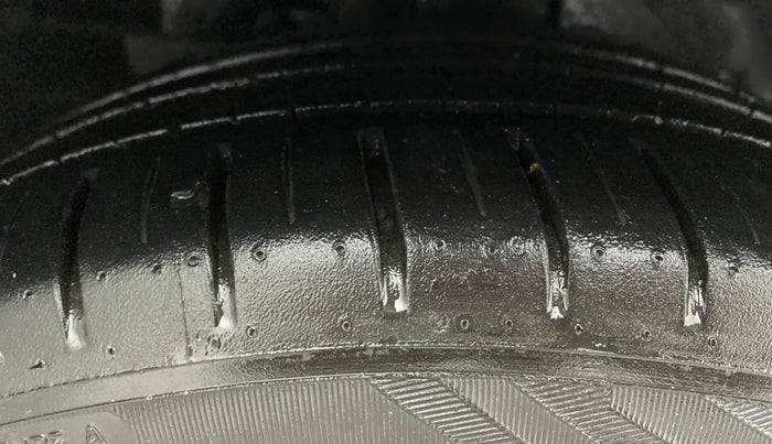 2019 Ford New Figo 1.2 TITANIUM BLU, Petrol, Manual, 36,020 km, Right Front Tyre Tread