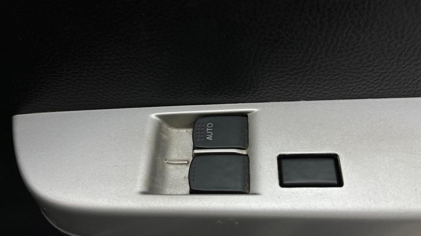 2015 Maruti Wagon R 1.0 LXI, Petrol, Manual, 69,404 km, Driver Side Door Panels Control