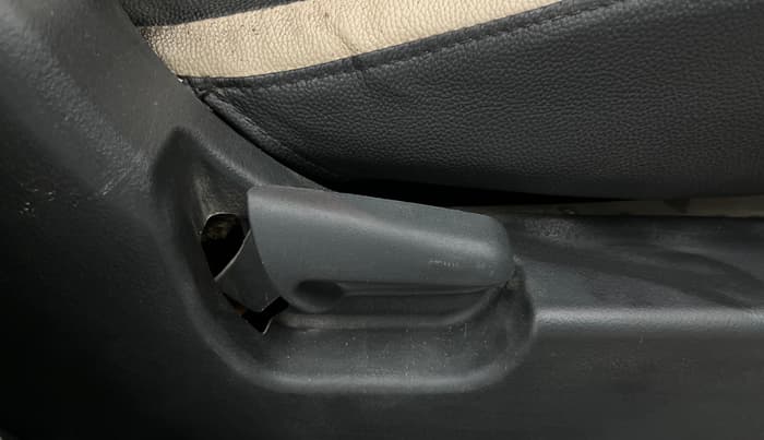 2015 Maruti Wagon R 1.0 LXI, Petrol, Manual, 69,404 km, Driver Side Adjustment Panel