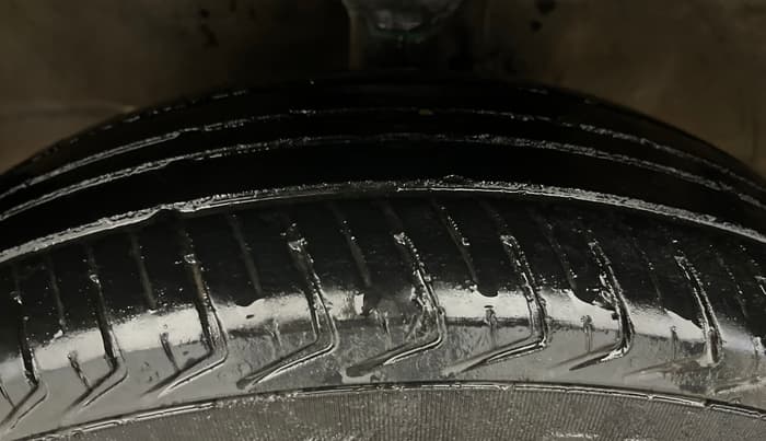 2015 Maruti Wagon R 1.0 LXI, Petrol, Manual, 69,404 km, Left Front Tyre Tread