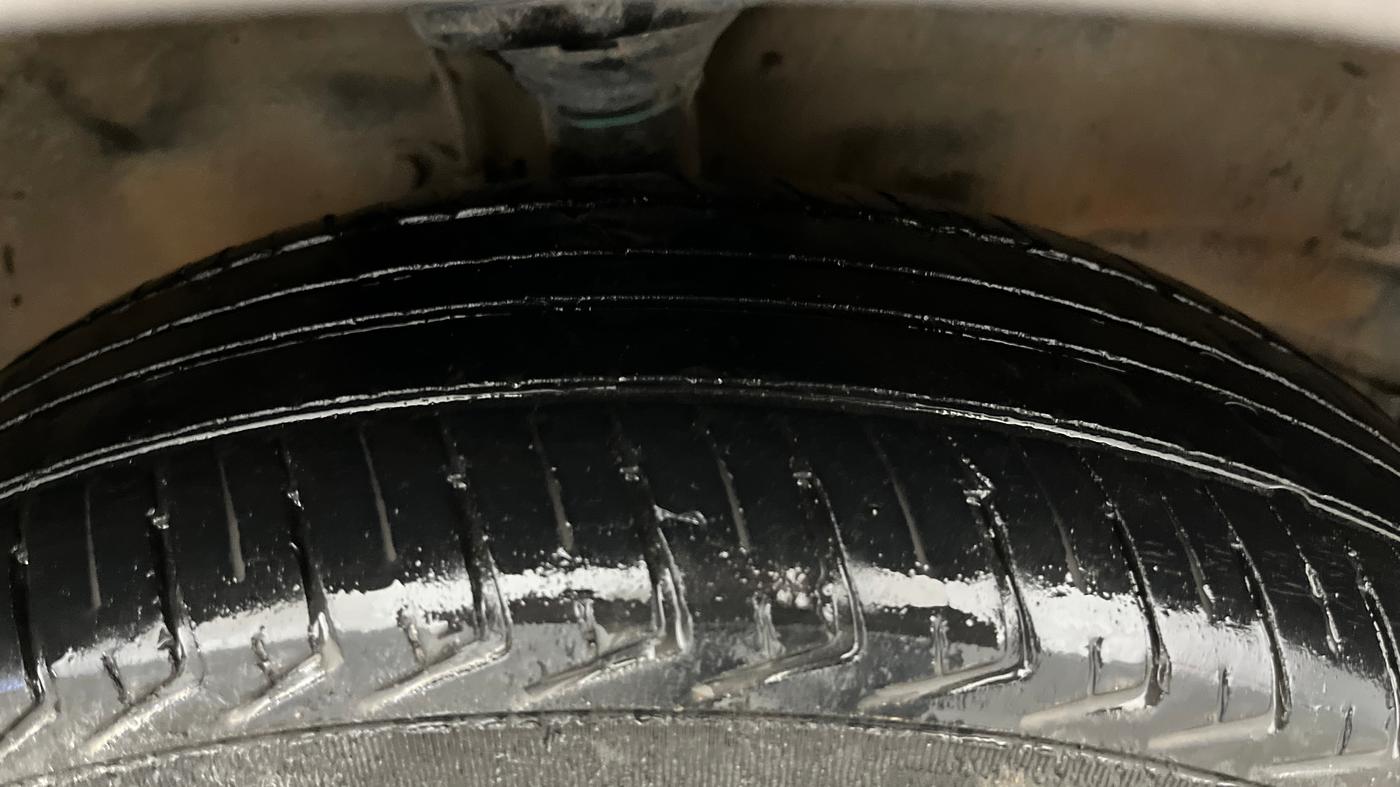 2015 Maruti Wagon R 1.0 LXI, Petrol, Manual, 69,404 km, Right Front Tyre Tread