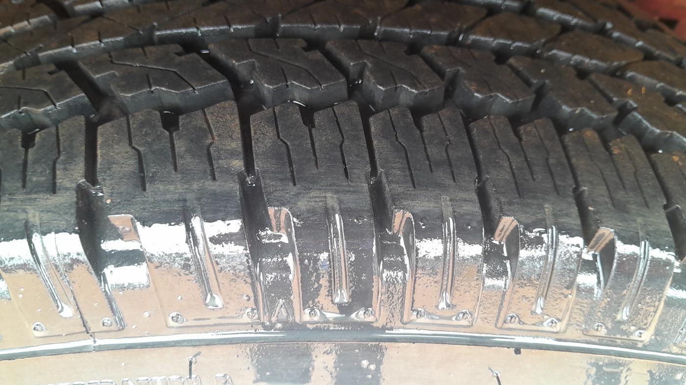 2014 Mahindra Xylo H8 ABS BS IV, Diesel, Manual, 51,807 km, Left Rear Tyre Tread