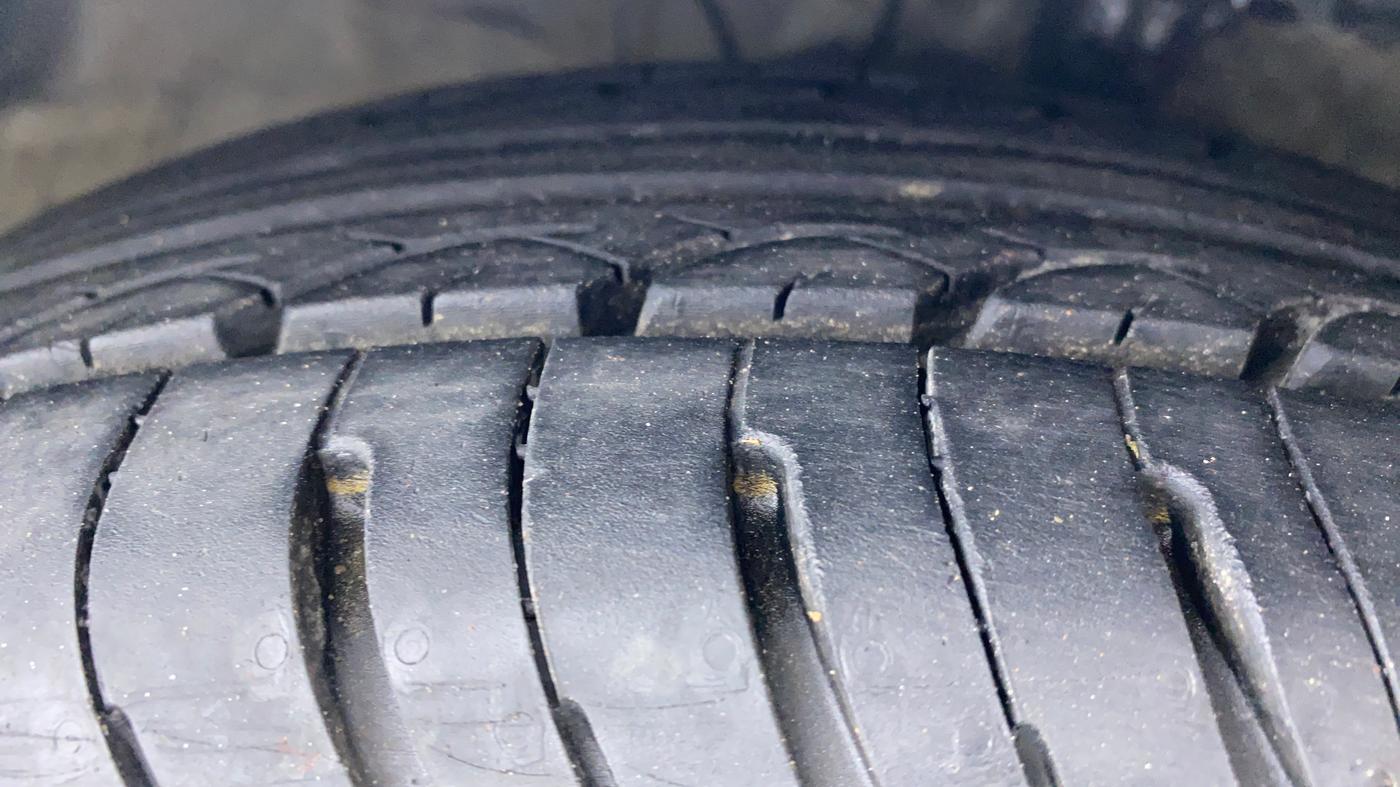2018 Hyundai NEW SANTRO 1.1 SPORTZ MT CNG, CNG, Manual, 98,172 km, Right Front Tyre Tread