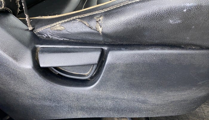 2018 Hyundai NEW SANTRO 1.1 SPORTZ MT CNG, CNG, Manual, 98,172 km, Driver Side Adjustment Panel