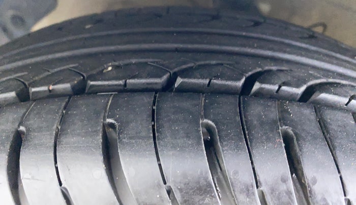 2018 Hyundai NEW SANTRO 1.1 SPORTZ MT CNG, CNG, Manual, 98,172 km, Left Front Tyre Tread