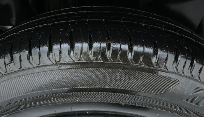 2021 Maruti Swift VXI D, Petrol, Manual, 16,131 km, Right Rear Tyre Tread