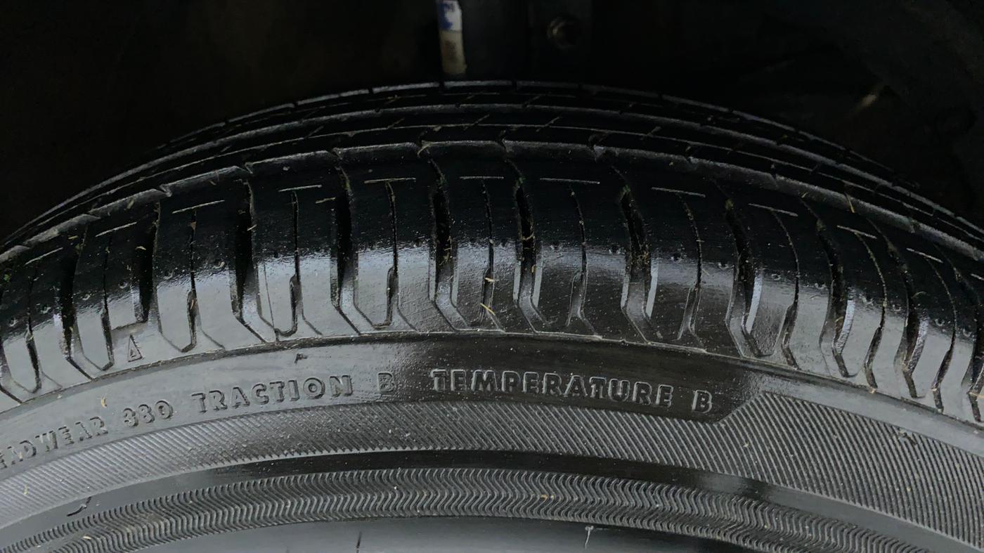 2021 Maruti Swift VXI D, Petrol, Manual, 16,131 km, Right Front Tyre Tread