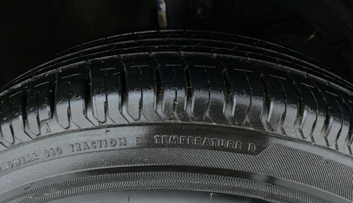 2021 Maruti Swift VXI D, Petrol, Manual, 16,131 km, Right Front Tyre Tread
