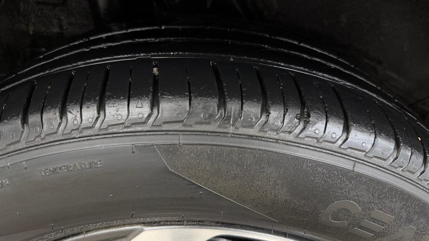 2019 Hyundai VENUE SX PLUS 1.0 TURBO DCT DUAL TONE, Petrol, Automatic, 27,270 km, Right Rear Tyre Tread