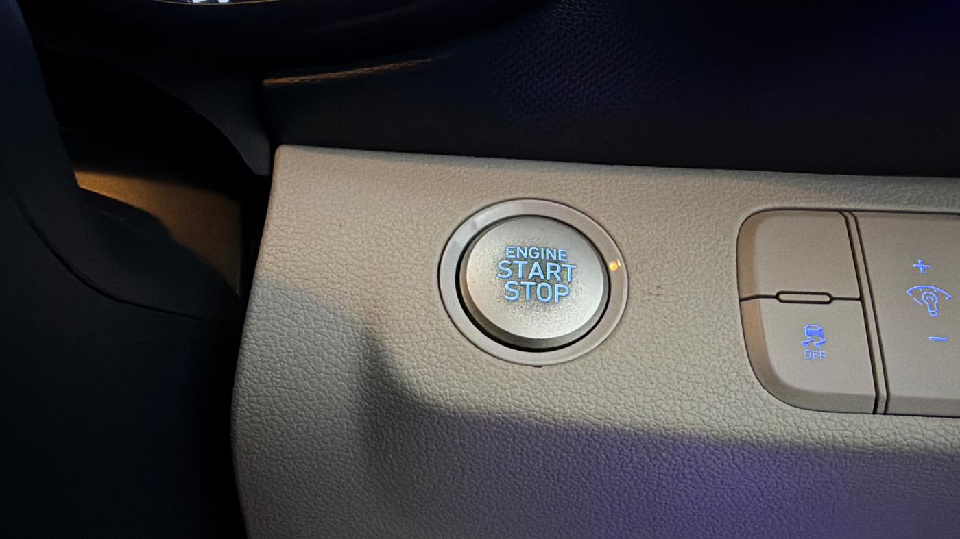 2019 Hyundai VENUE SX PLUS 1.0 TURBO DCT DUAL TONE, Petrol, Automatic, 27,270 km, Keyless Start/ Stop Button