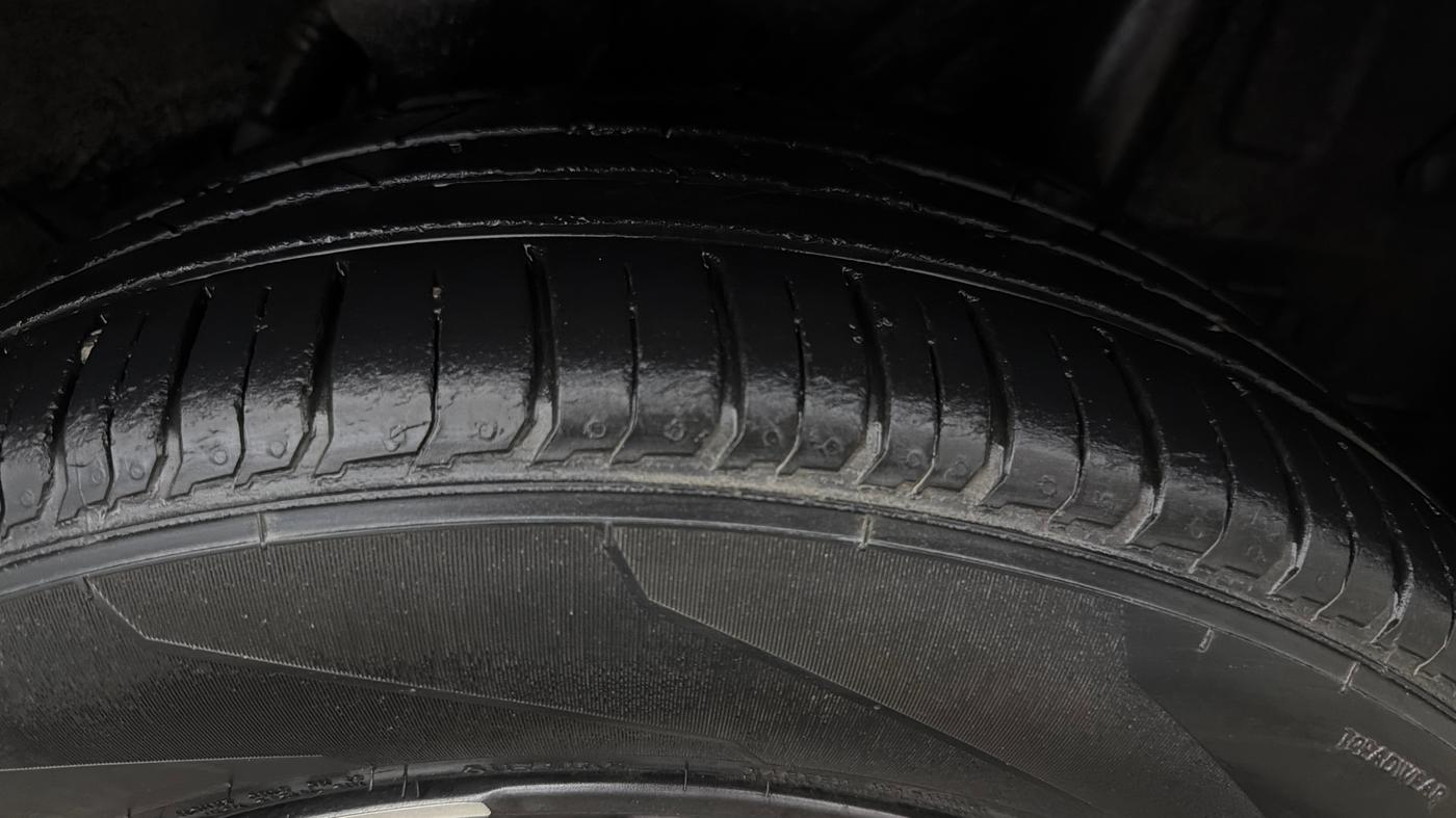 2019 Hyundai VENUE SX PLUS 1.0 TURBO DCT DUAL TONE, Petrol, Automatic, 27,270 km, Left Rear Tyre Tread