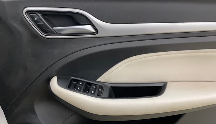 2022 MG ASTOR SHARP 1.5 CVT, Petrol, Automatic, 80,682 km, Driver Side Door Panels Control