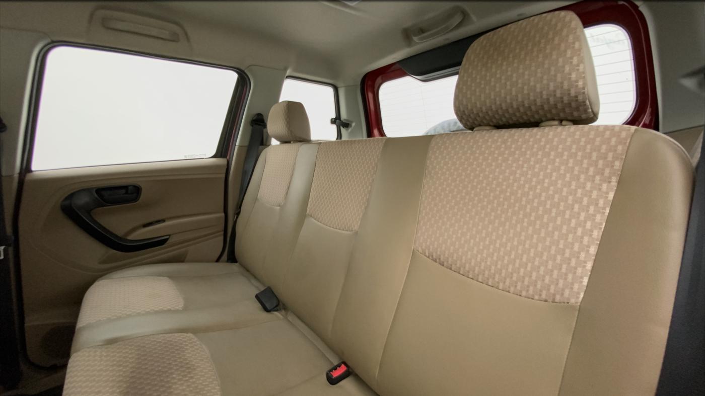 2017 Mahindra TUV300 T6, Diesel, Manual, 57,444 km, Right Side Rear Door Cabin