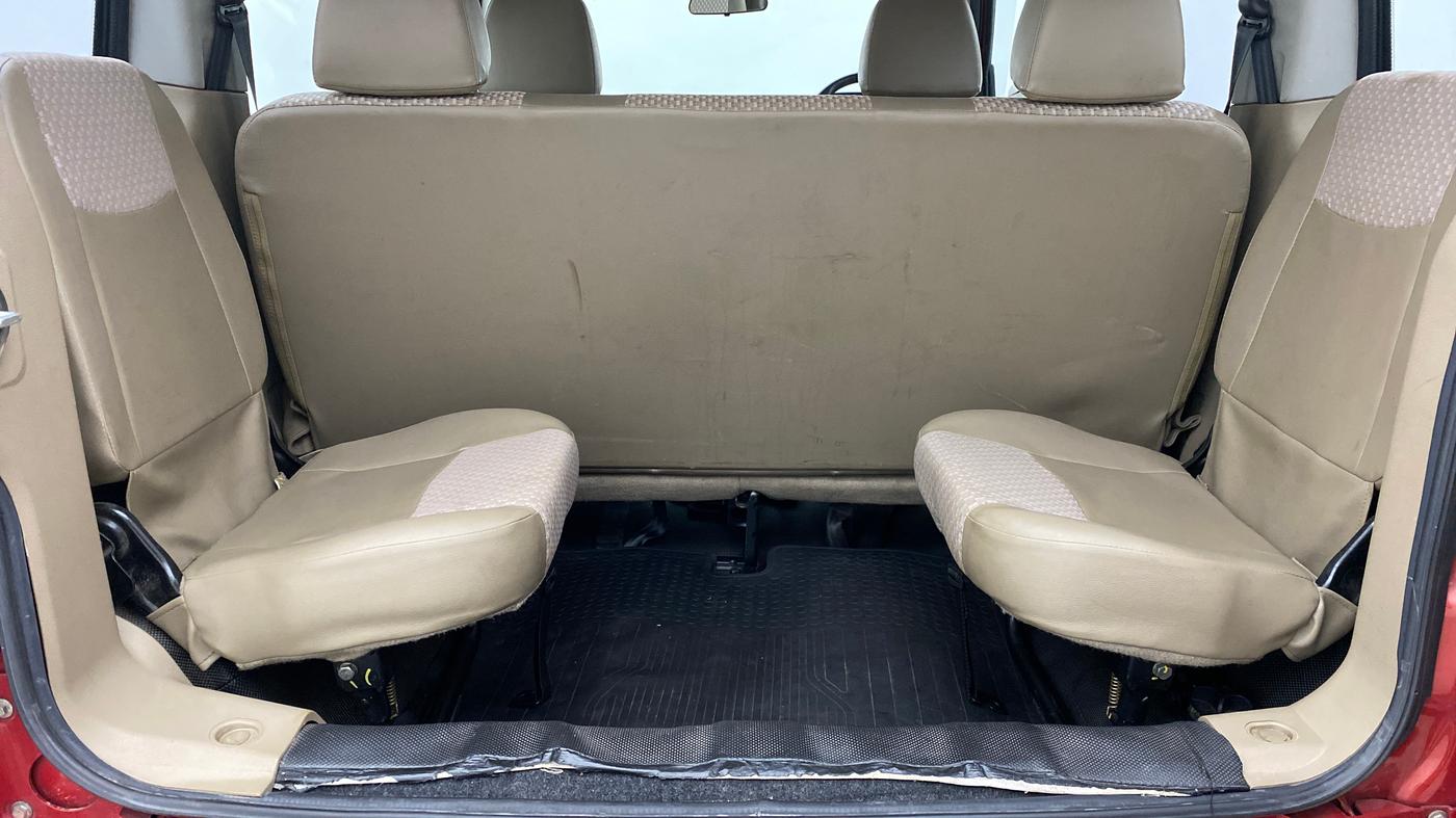 2017 Mahindra TUV300 T6, Diesel, Manual, 57,444 km, Third Seat Row ( optional )