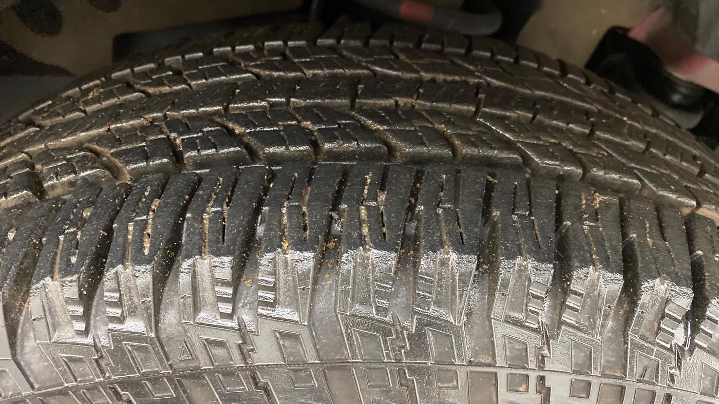 2017 Mahindra TUV300 T6, Diesel, Manual, 57,444 km, Right Front Tyre Tread