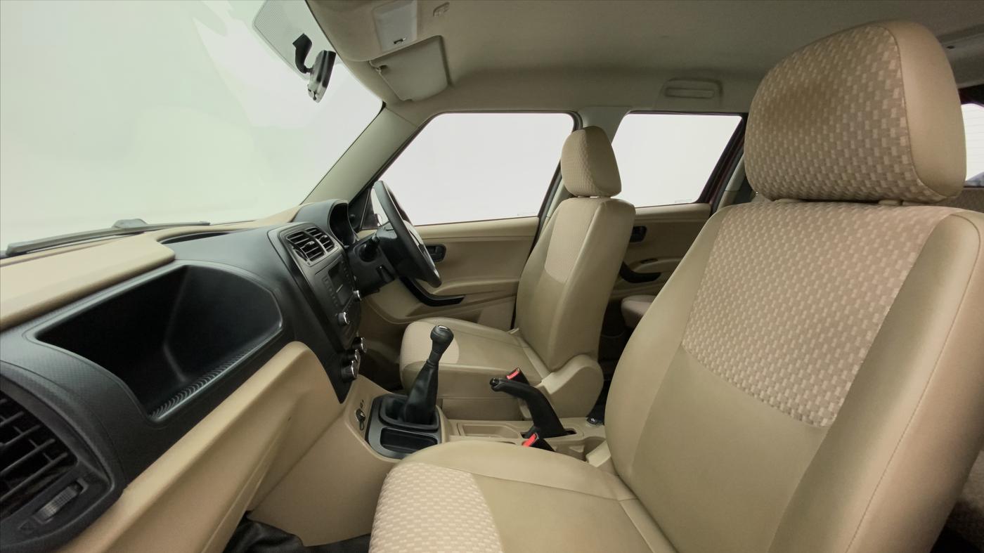 2017 Mahindra TUV300 T6, Diesel, Manual, 57,444 km, Right Side Front Door Cabin