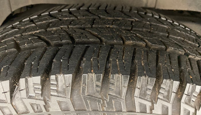 2017 Mahindra TUV300 T6, Diesel, Manual, 57,444 km, Right Rear Tyre Tread