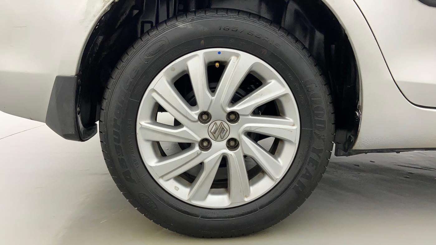 2015 Maruti Swift Dzire ZDI, Diesel, Manual, 1,07,296 km, Right Rear Wheel