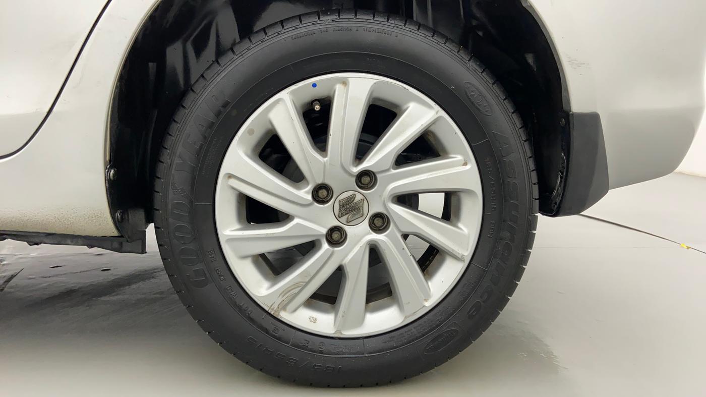 2015 Maruti Swift Dzire ZDI, Diesel, Manual, 1,07,296 km, Left Rear Wheel