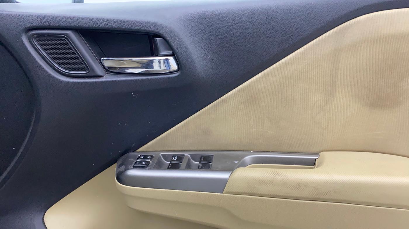 2017 Honda City 1.5L I-VTEC V MT, Petrol, Manual, 85,715 km, Driver Side Door Panels Control