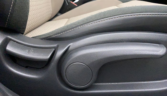 2017 Hyundai Elite i20 ASTA 1.2, Petrol, Manual, 38,071 km, Driver Side Adjustment Panel