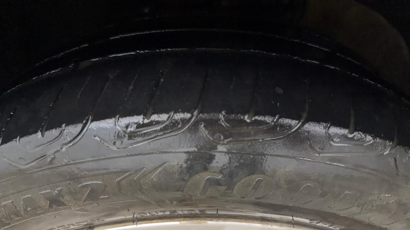 2017 Volkswagen Vento HIGHLINE PETROL AT, Petrol, Automatic, 1,19,448 km, Left Front Tyre Tread