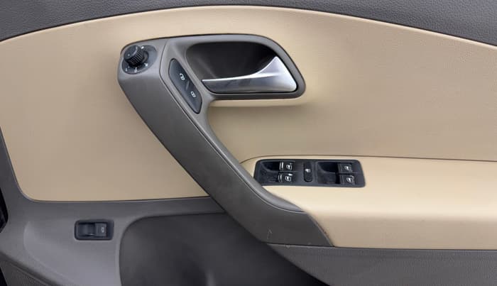 2017 Volkswagen Vento HIGHLINE PETROL AT, Petrol, Automatic, 1,19,776 km, Driver Side Door Panels Control