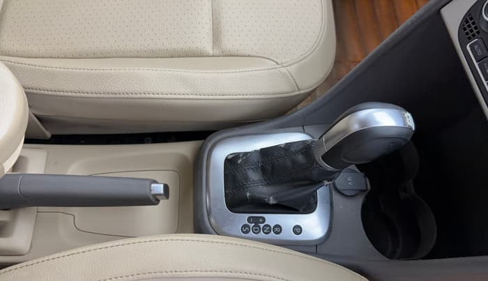 2017 Volkswagen Vento HIGHLINE PETROL AT, Petrol, Automatic, 1,19,776 km, Gear Lever