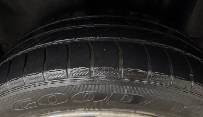 2017 Volkswagen Vento HIGHLINE PETROL AT, Petrol, Automatic, 1,19,776 km, Left Rear Tyre Tread