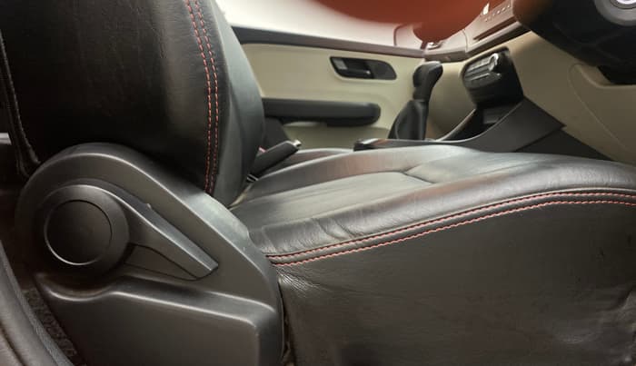 2022 Tata ALTROZ XM PLUS DIESEL, Diesel, Manual, 75,747 km, Driver Side Adjustment Panel