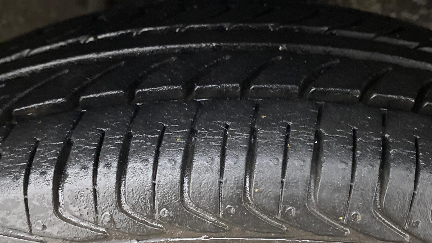 2016 Maruti Alto 800 LXI, Petrol, Manual, 24,456 km, Right Front Tyre Tread