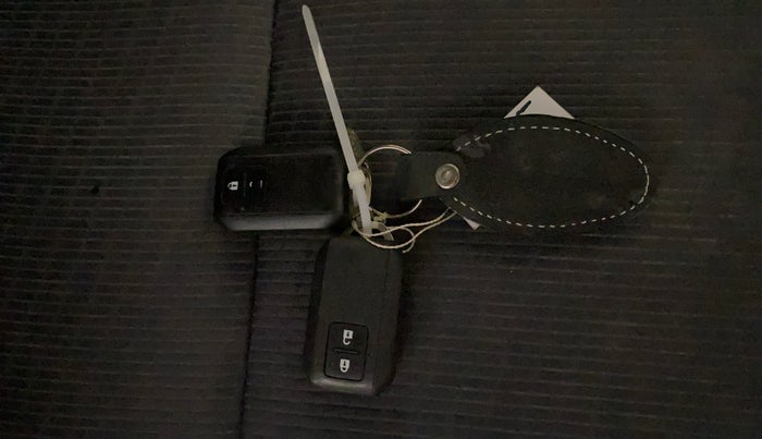 2020 Toyota Glanza G, Petrol, Manual, 38,431 km, Key Close Up