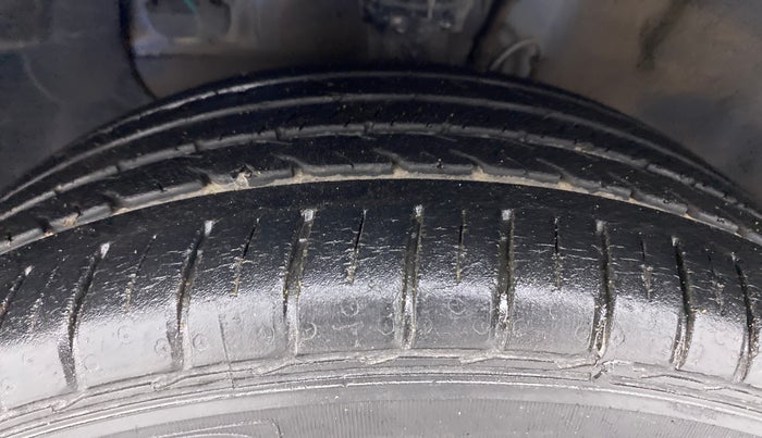 2017 Hyundai Elite i20 ASTA 1.2 (O), Petrol, Manual, 23,426 km, Left Front Tyre Tread