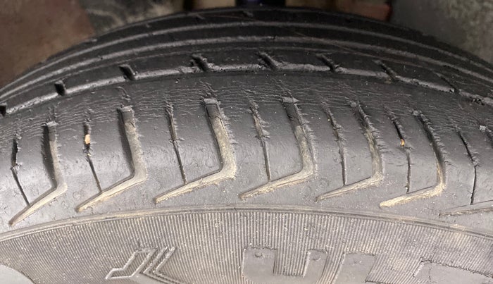 2015 Renault Kwid RXT, Petrol, Manual, 63,756 km, Right Front Tyre Tread
