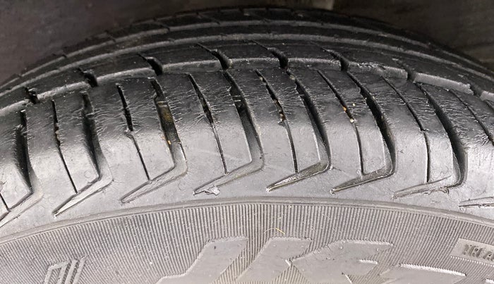 2015 Renault Kwid RXT, Petrol, Manual, 63,756 km, Left Rear Tyre Tread