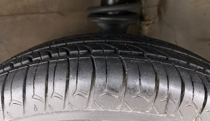 2014 Maruti Alto 800 LXI, Petrol, Manual, 70,145 km, Left Front Tyre Tread