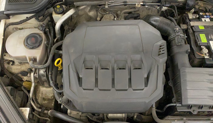 2022 Skoda Octavia STYLE 2.0, Petrol, Automatic, 43,532 km, Engine View - Right