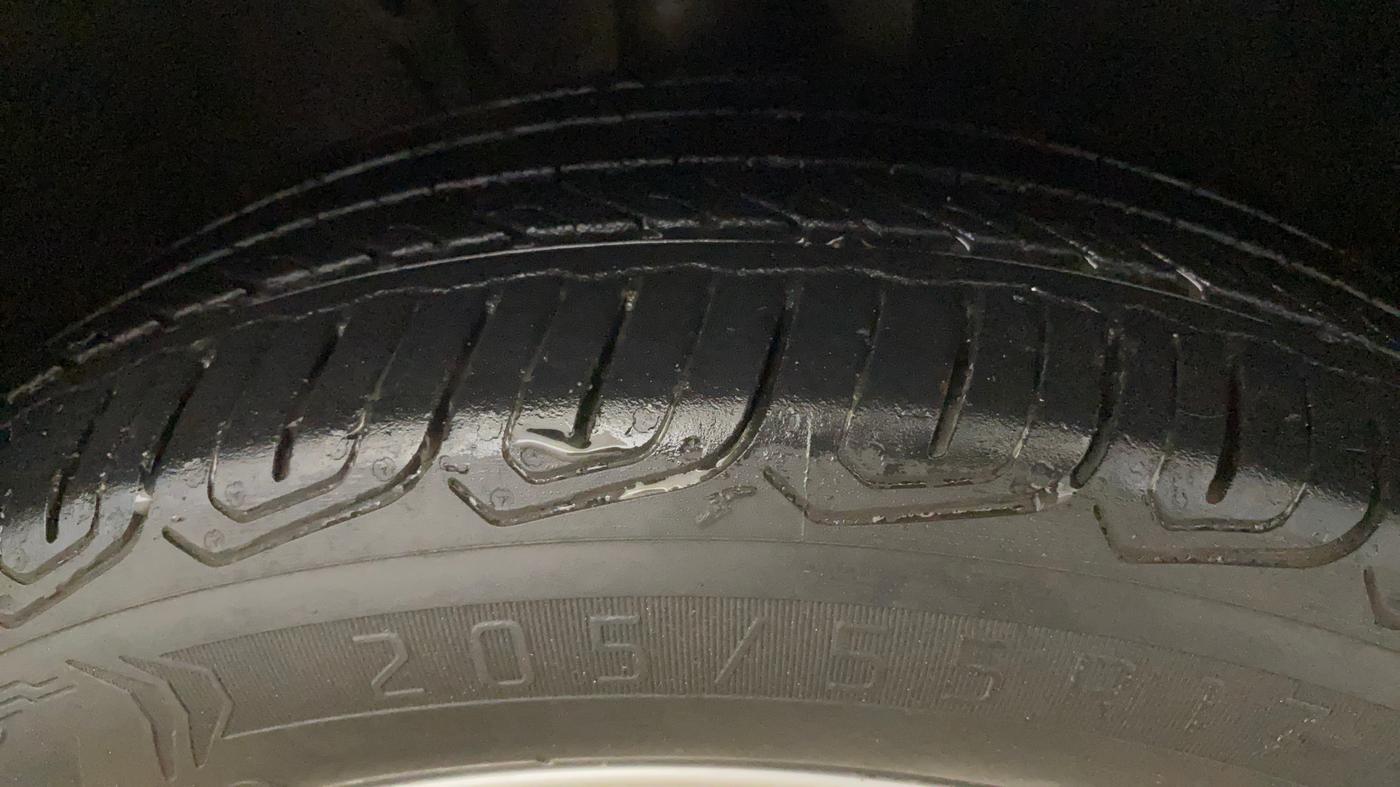 2022 Skoda Octavia STYLE 2.0, Petrol, Automatic, 43,686 km, Right Front Tyre Tread