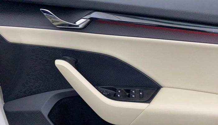 2022 Skoda Octavia STYLE 2.0, Petrol, Automatic, 43,532 km, Driver Side Door Panels Control