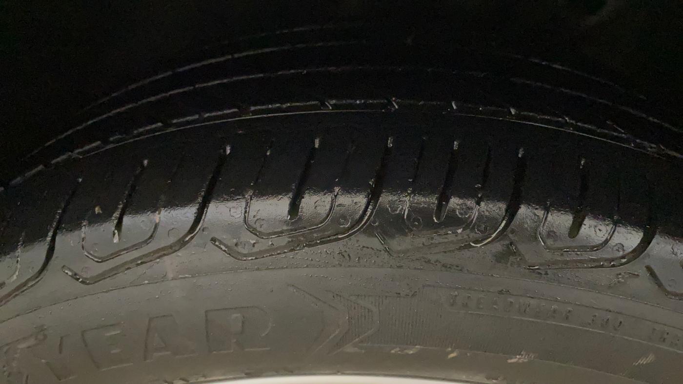2022 Skoda Octavia STYLE 2.0, Petrol, Automatic, 43,686 km, Left Front Tyre Tread