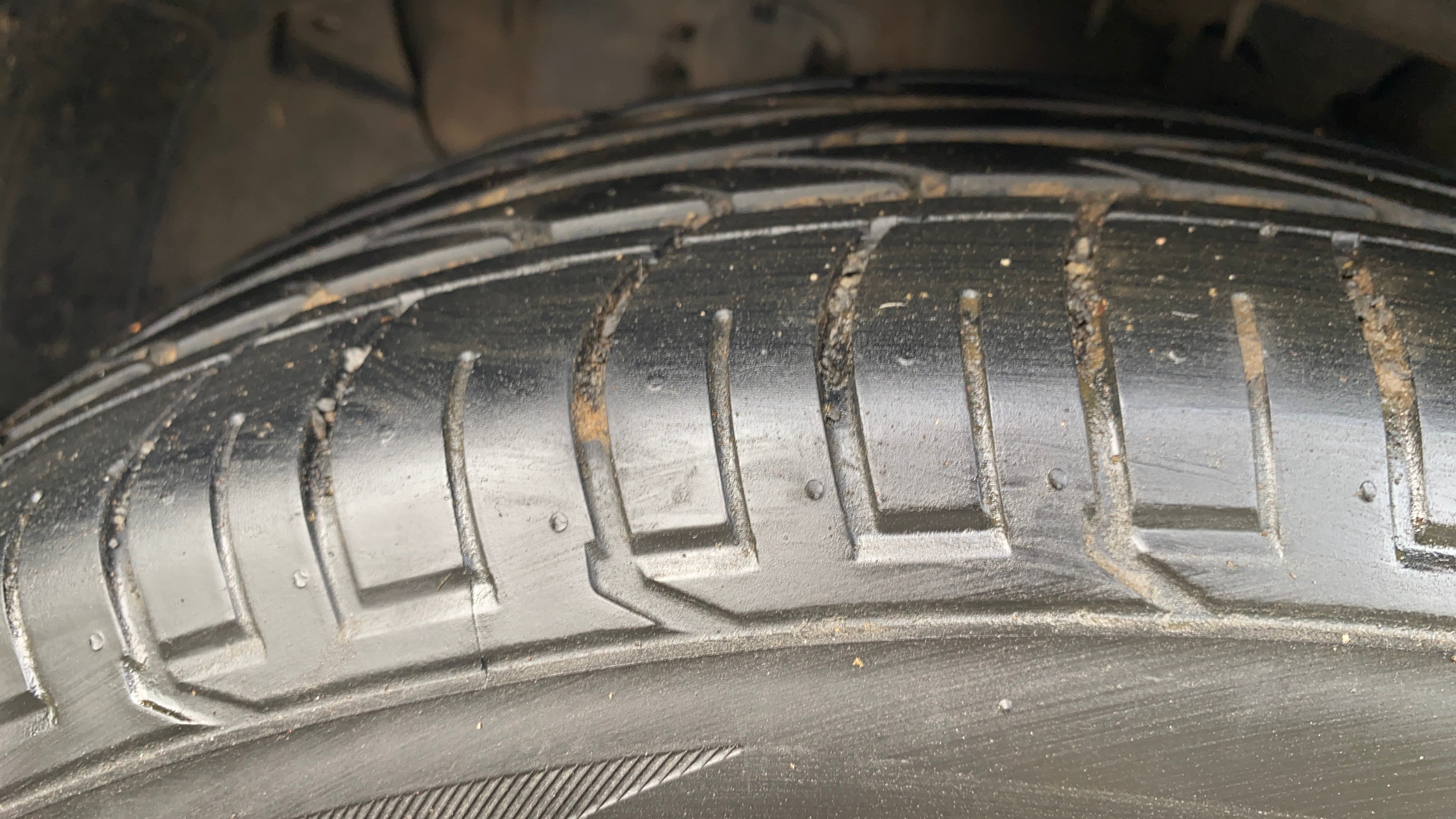 camera-Left-Front-Tyre-Tread