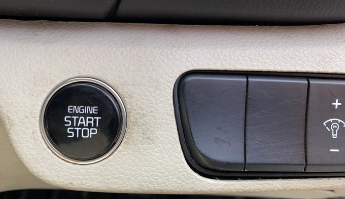 2020 KIA SELTOS HTX 1.5 PETROL DUAL TONE, Petrol, Manual, 63,145 km, Keyless Start/ Stop Button