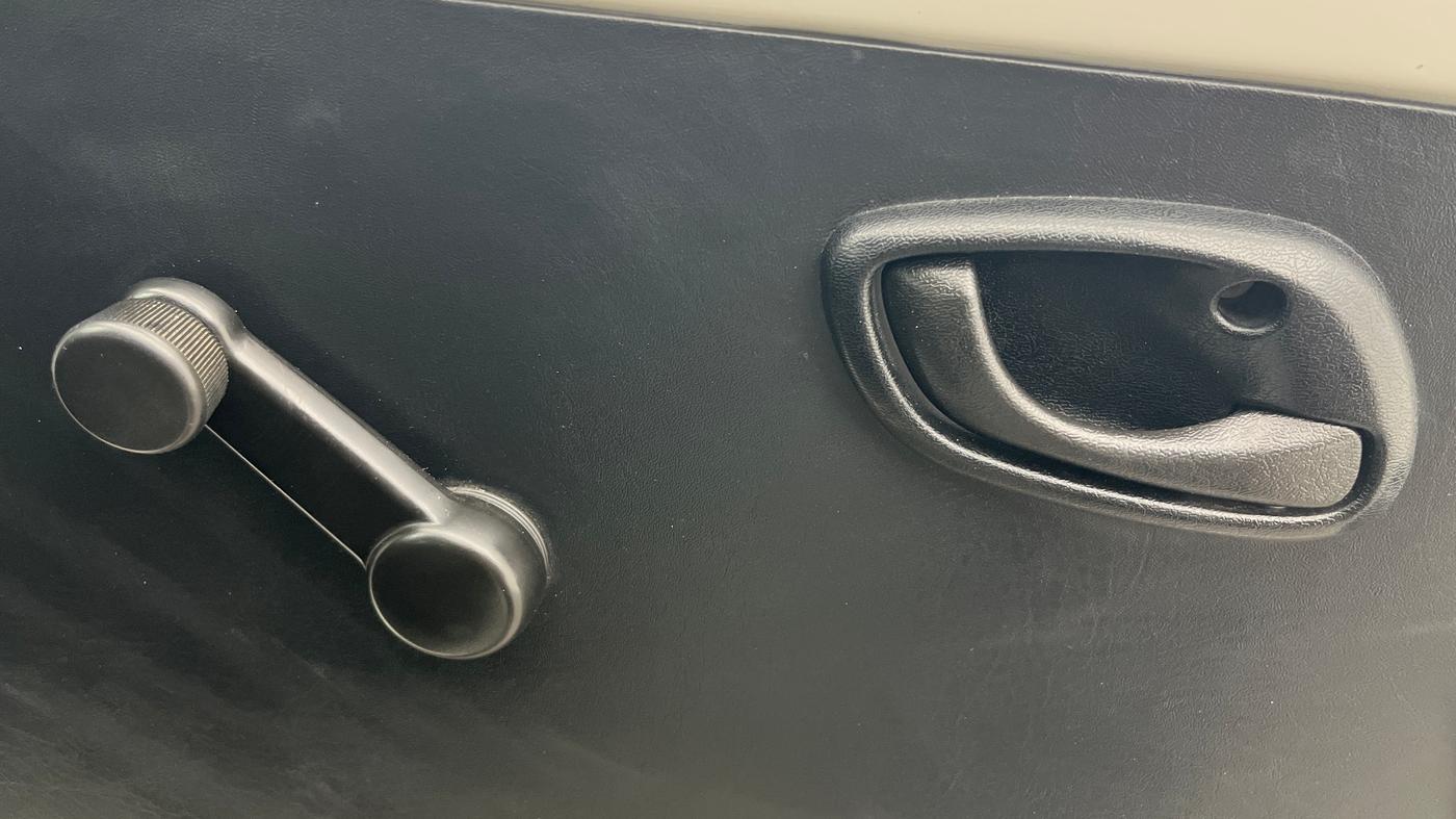 2020 Maruti Eeco 5 STR WITH A/C+HTR, Petrol, Manual, 44,792 km, Driver Side Door Panels Control